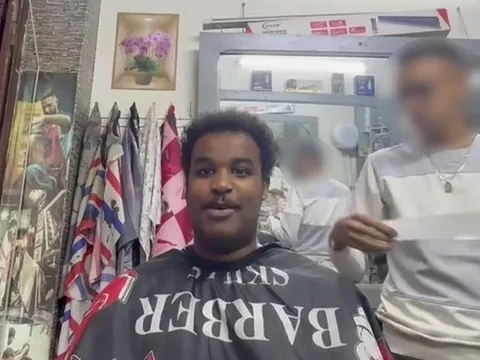 Thanh niên ngồi máy bay từ Anh sang châu Phi để cắt tóc cho rẻ