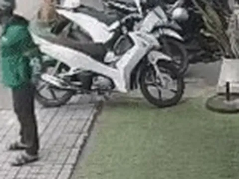 Camera ghi cảnh đối tượng bẻ khóa, trộm xe máy trong chưa đầy 10 giây