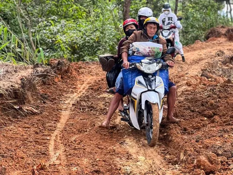 Dân lội bùn, băng rừng vì đèo D'Ran Đà Lạt đóng dài hạn