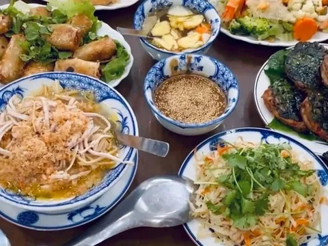 Tranh cãi mâm cỗ nghệ nhân ở Bát Tràng 6 người giá 2,7 triệu đồng đắt đỏ