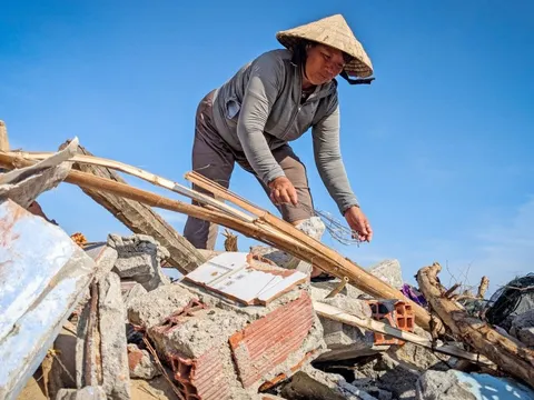 Tái thiết những ngôi làng đầu sóng gió vừa bị bão Kalmaegi quét qua