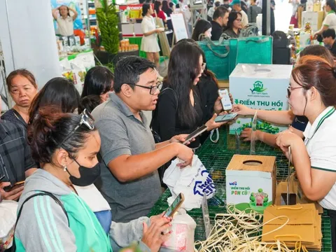 Hàng chục ngàn lượt khách ‘phủ xanh’ ngày hội Việt Nam Xanh