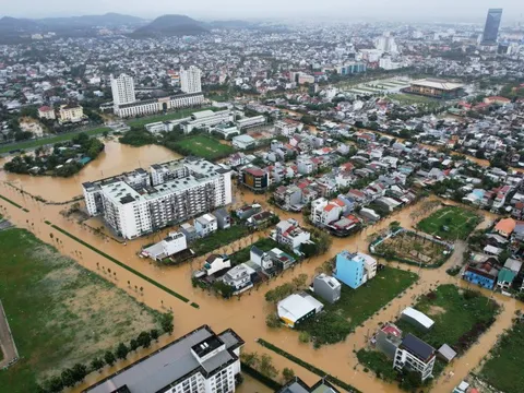 Toàn cảnh trận lũ thứ 4 trong 1 tháng ở TP Huế
