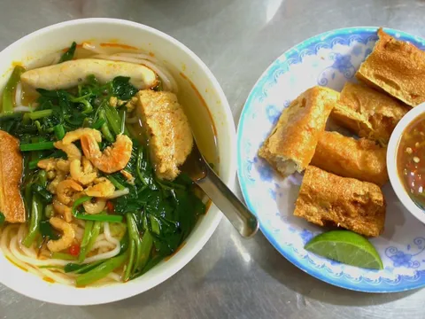 Canh bún cô Lan tít hẻm sâu, ẩn số gì khiến khách gần xa tìm kiếm