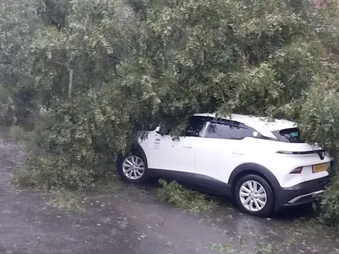 Đến lượt đèo Mimosa ở Đà Lạt sạt lở, người dân lưu thông cẩn trọng