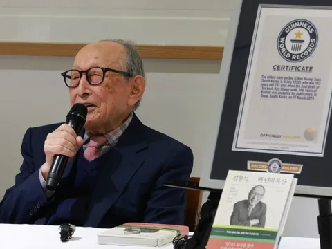 Tác giả lớn tuổi nhất thế giới Kim Hyung Seuk: Ta chỉ già khi nghĩ mình đã già