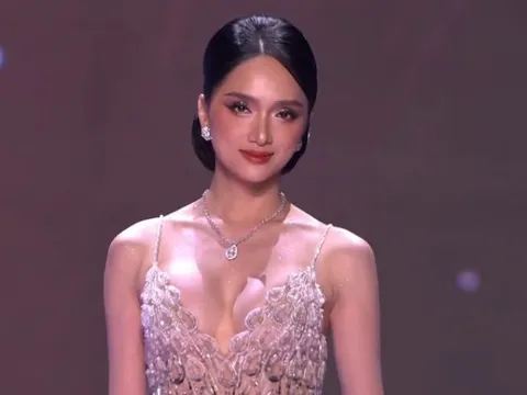 Khán giả Việt cổ vũ Hương Giang đêm bán kết Miss Universe với bikini và trang phục dạ hội