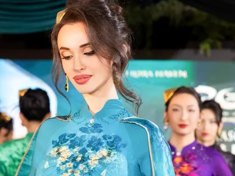 Nhiều người mẫu quốc tế diện áo dài của NTK Đỗ Trịnh Hoài Nam tại Mỹ