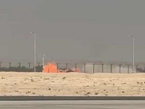 Tiêm kích Ấn Độ rơi khi trình diễn ở Dubai, cháy như cầu lửa