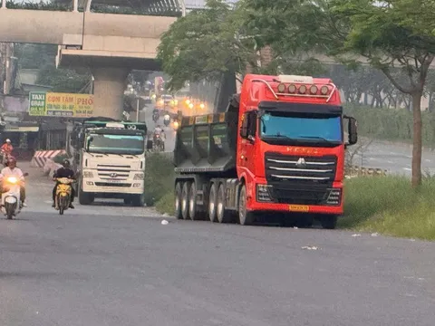 Đỗ xe "hổ vồ" gây bức xúc, nam tài xế ở TPHCM bị xử phạt