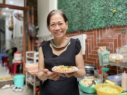 Quán ăn vặt ở TP.HCM có bà chủ đọc rap tính tiền sắp đóng cửa