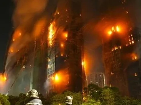 Cháy chung cư Hong Kong: 44 người chết, 279 người mất tích