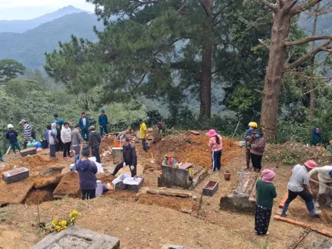 Lâm Đồng: Di dời 40 ngôi mộ vì ngọn đồi sụt lún