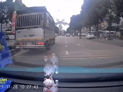 Xe tải va chạm xe máy khiến hai ông cháu tử vong thương tâm ở Gia Lai