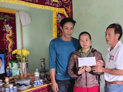 Nước mắt chảy ngược bên dòng sông Ba sau cơn lũ lịch sử