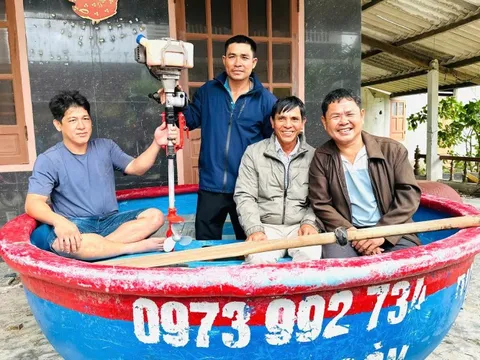 Cuộc thi viết “Lòng tốt quanh ta lần 4”: Những người hùng thầm lặng giữa lũ dữ