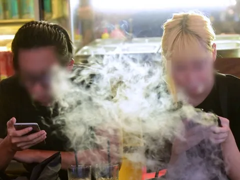 Khuyến nghị đưa thuốc lá điện tử, thuốc lá nung nóng vào danh mục cấm của Luật Đầu tư