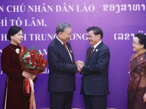 Trao Huân chương Vàng Quốc gia của nước CHDCND Lào tặng Tổng Bí thư Tô Lâm