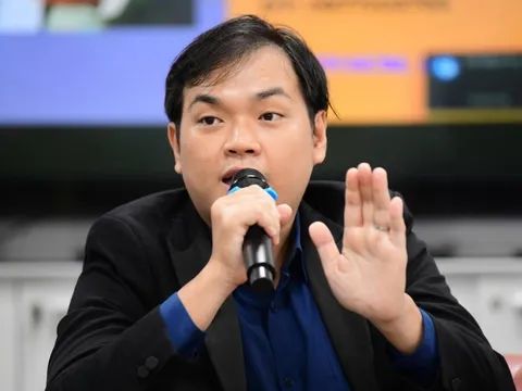 Sinh viên thực hành phỏng vấn với nhân vật đạt 9.0 Speaking IELTS