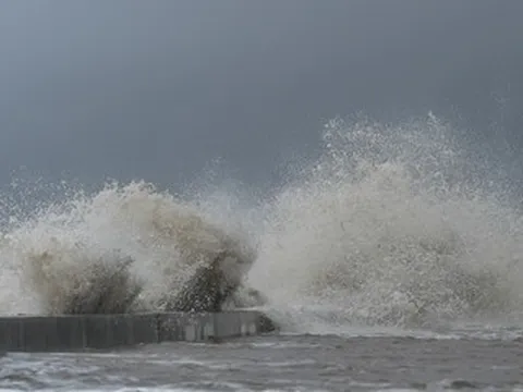 Biển Đông có khả năng xuất hiện cơn bão mới, không khí lạnh tiếp tục tràn về