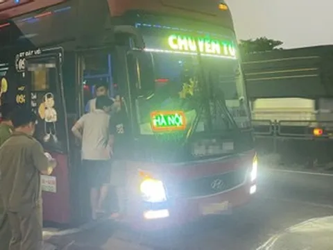 Phát hiện chi tiết 'lạ' ven đường, nam thanh niên hoảng hốt tìm cách bỏ trốn