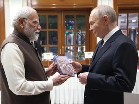 Tổng thống Putin nhận món quà đặc biệt trong chuyến thăm Ấn Độ