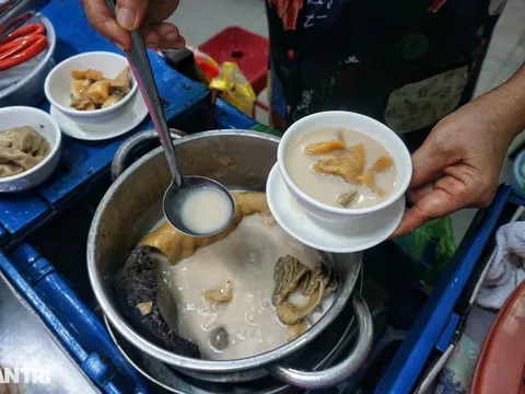 Nguyên tắc lạ của bà chủ quán phá lấu ở TPHCM, khách chờ từ lúc vừa mở nồi