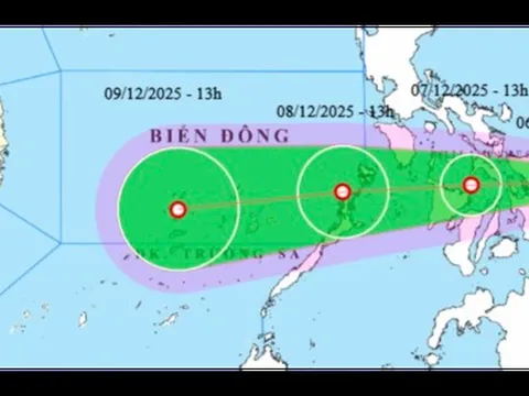 Áp thấp nhiệt đới giật cấp 8 sắp vào Biển Đông