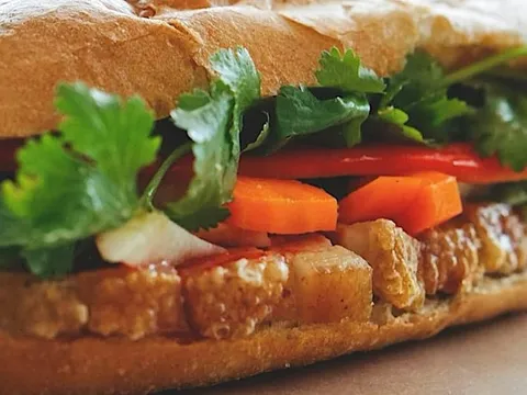Bánh mì heo quay, bánh mì thịt nguội... vào top 50 bánh mì kẹp ngon nhất thế giới