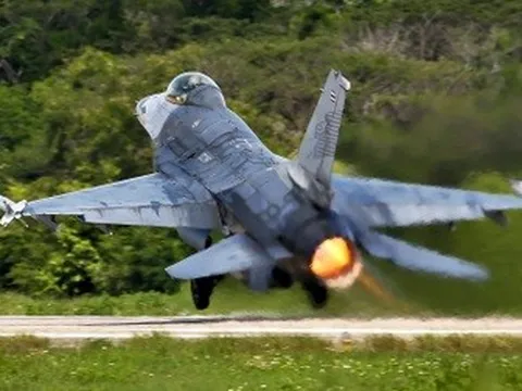 Thái Lan không kích biên giới, Campuchia cáo buộc Bangkok điều cả xe tăng