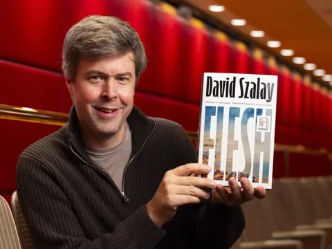 Những cuốn sách nào hay nhất năm 2025 theo The Guardian?