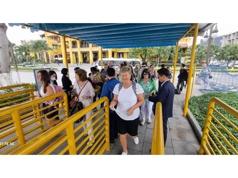 Từ ngày 10-12, khách mua vé tham quan Vịnh Hạ Long cần cung cấp đủ thông tin nhận diện