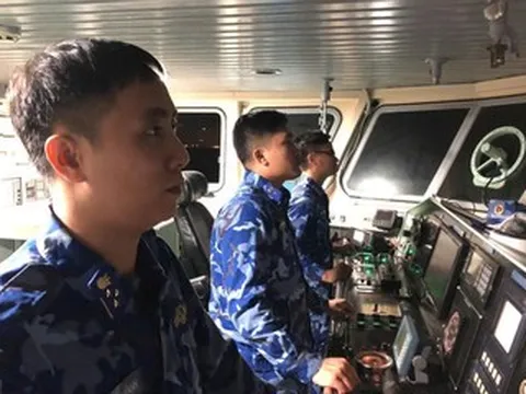 Tàu cá bị chìm, 8 người gặp nạn trên biển Hà Tĩnh