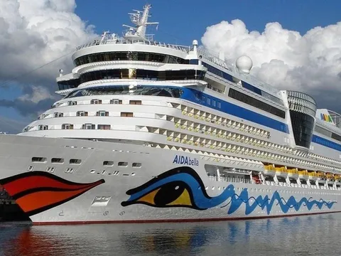 Virus tấn công du thuyền hạng sang, 100 khách đổ bệnh đều bị nôn mửa