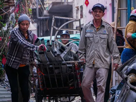 Phá dỡ hàng loạt nhà 'mặt phố' đường Đê La Thành xây đường vành đai 1