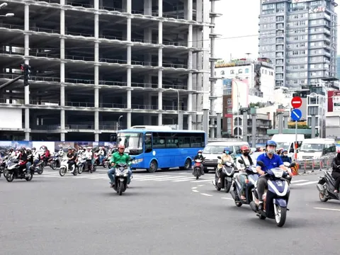 Dự báo thời tiết hôm nay, 13-12: Bầu trời TPHCM mờ mịt do "chất lượng không khí xấu"