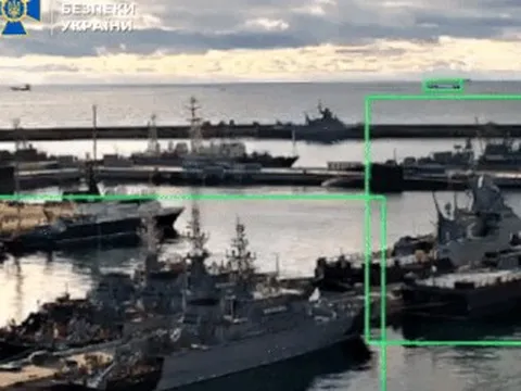 Ukraine nói xuồng tự sát lần đầu đánh trúng tàu ngầm Nga, Moscow lên tiếng