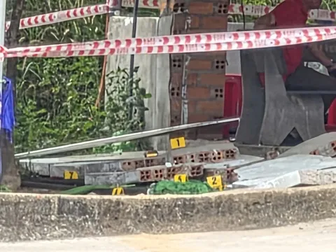 Sập tường căn-tin, 2 học viên thương vong trong khi chờ sát hạch lái xe