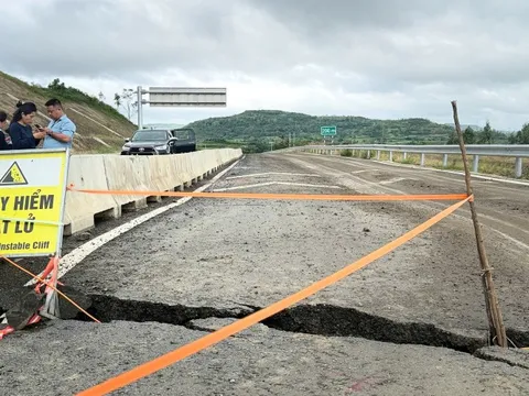 Cao tốc Bắc - Nam qua phía đông Đắk Lắk bị đứt gãy vì mưa lũ gây dịch chuyển đất
