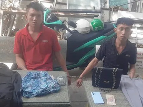 Bắt giữ 2 kẻ cướp kề dao vào cổ phụ nữ uy hiếp 'đưa tiền đây'