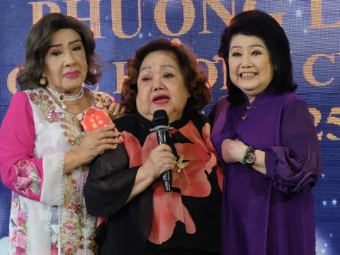 Nghệ sĩ cải lương tuổi về chiều: Mình thương nhau thôi!