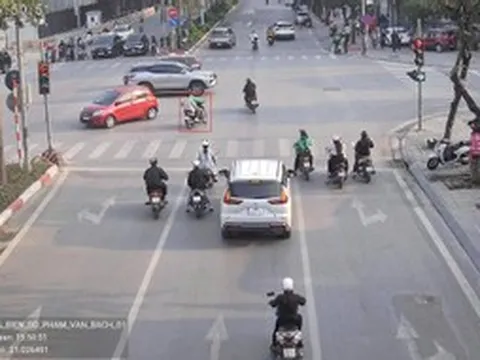 Camera AI phát hiện 123 xe máy vượt đèn đỏ tại một ngã tư ở Hà Nội