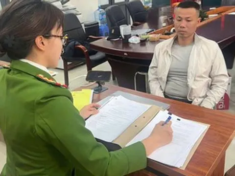 Tài xế vụ lật ô tô tại Ngã Tư Sở bị tạm giữ hình sự