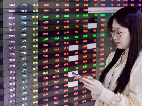 Hơn 400 mã giảm giá, VN-Index vẫn lập đỉnh mới 1.772 điểm