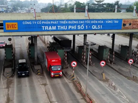Chủ đầu tư nói không thể tháo dỡ 3 trạm thu phí quốc lộ 51 vì ‘dính nợ’: Cưỡng chế được không?