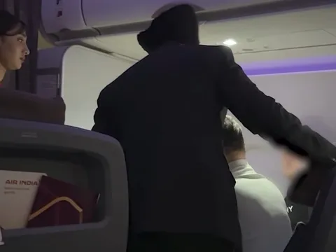 Ấn Độ: Hành khách say rượu tiểu tiện trong khoang thương gia