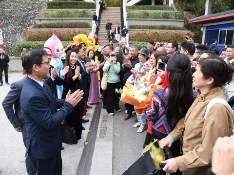 Lạng Sơn đón đoàn du khách quốc tế "xông đất" đầu tiên từ Trung Quốc
