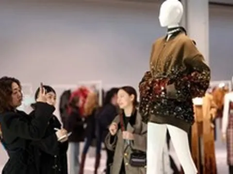 Các thương hiệu xa xỉ toàn cầu "chìm" trong cơn lốc giảm giá