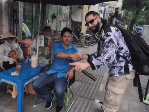 Hành động rất bình thường ở Việt Nam nhưng khiến khách Mỹ sững sờ