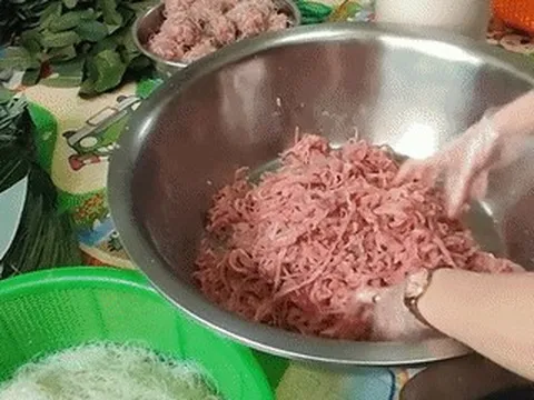 Lần đầu ăn cỗ cưới ở Ninh Bình, cô gái Hà Nội mê tít món đặc sản lạ miệng